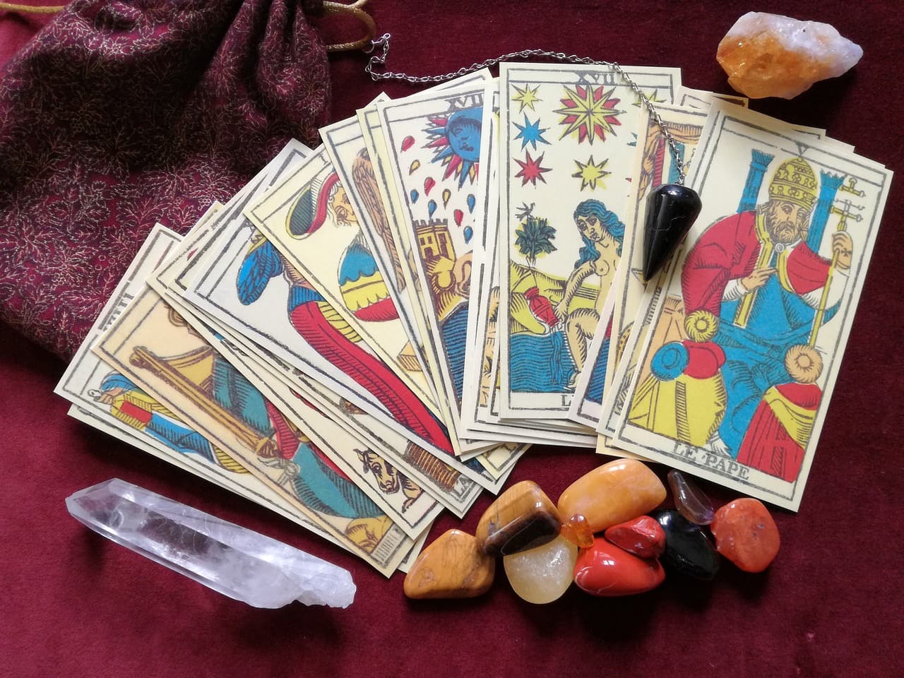 Diferencias entre Arcanos Mayores y Menores en el Tarot