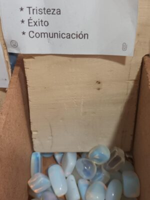 Piedras pequeñas. 1 unidad opalina