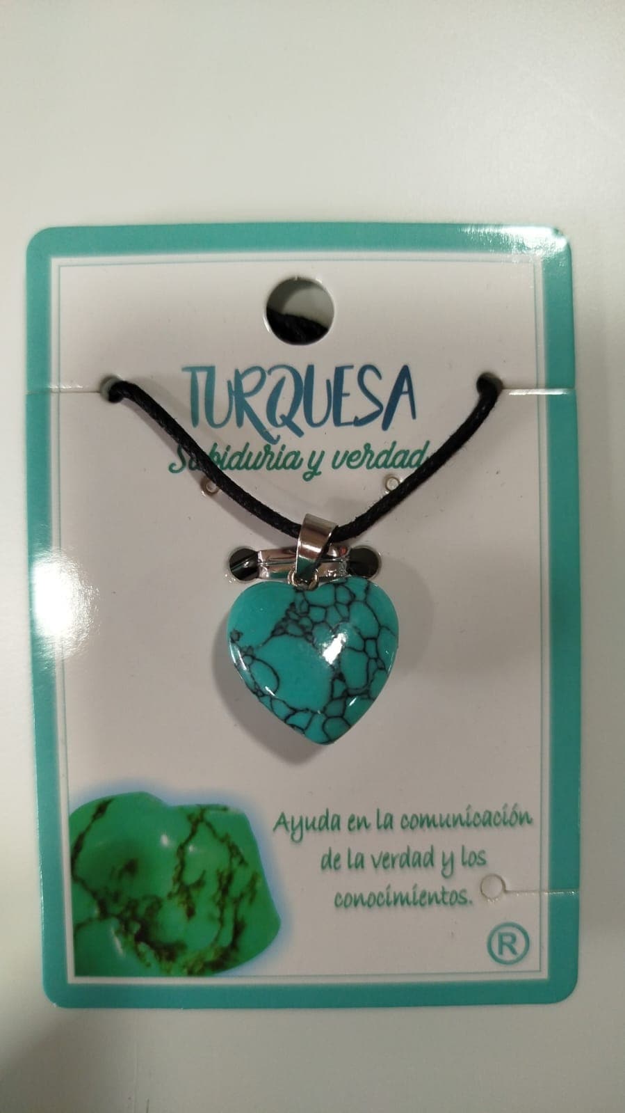 Colgante de turquesa en forma de corazón para comunicación y protección emocional