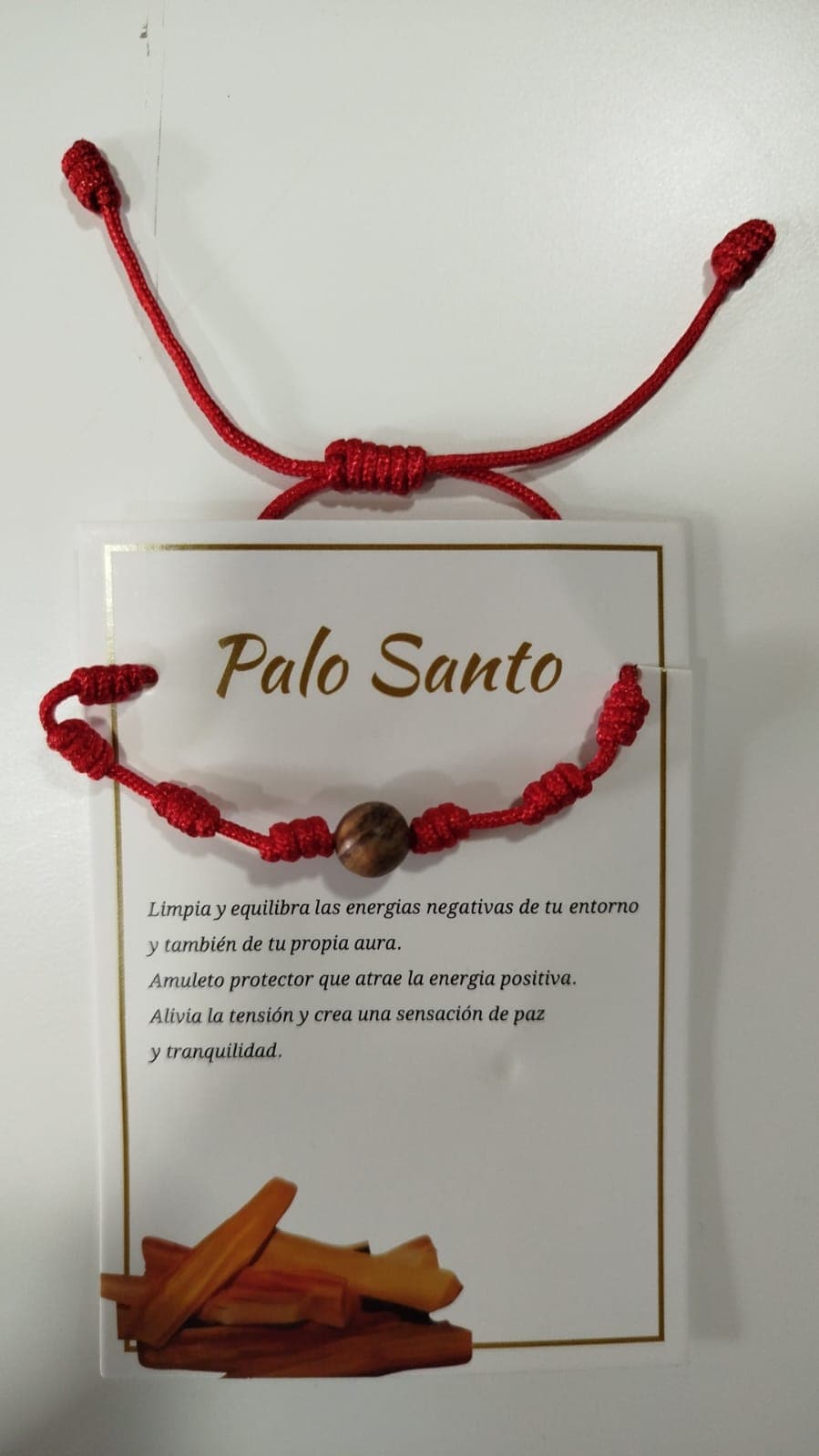 Pulsera de protección con nudo rojo y cuenta de Palo Santo natural